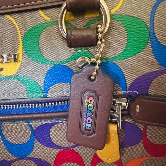 Colorful Coach Set - Picture 3 of 6